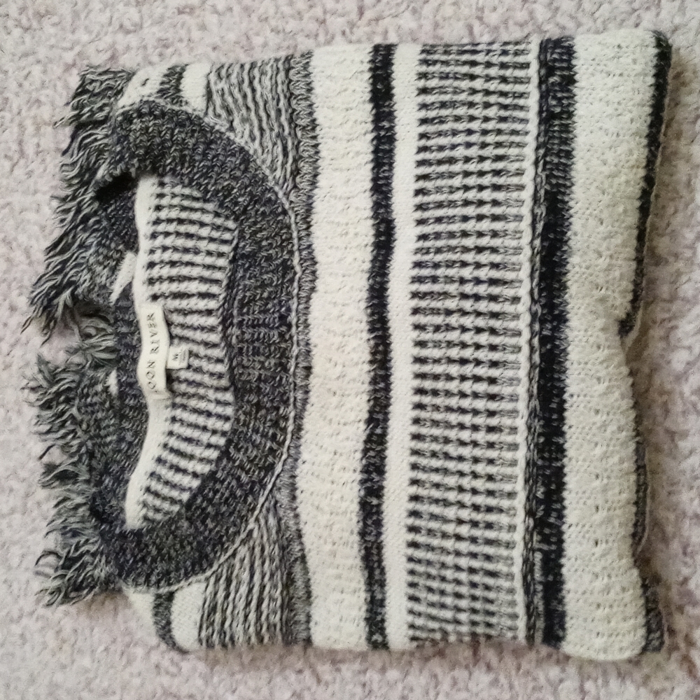 sweater - Picture 4 of 4